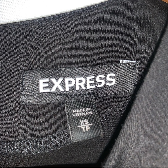 Express Bundle of (2) Crepe Boxy Fit Blouses - Picture 6 of 9